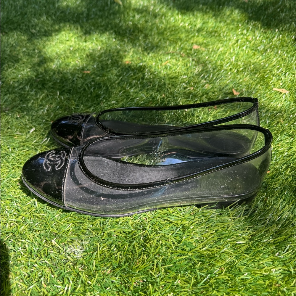 CHANEL Black Patent Leather Clear Ballet Flats - Picture 5 of 8